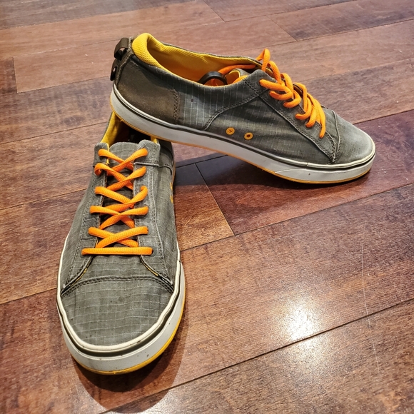 the north face base camp lite sneaker